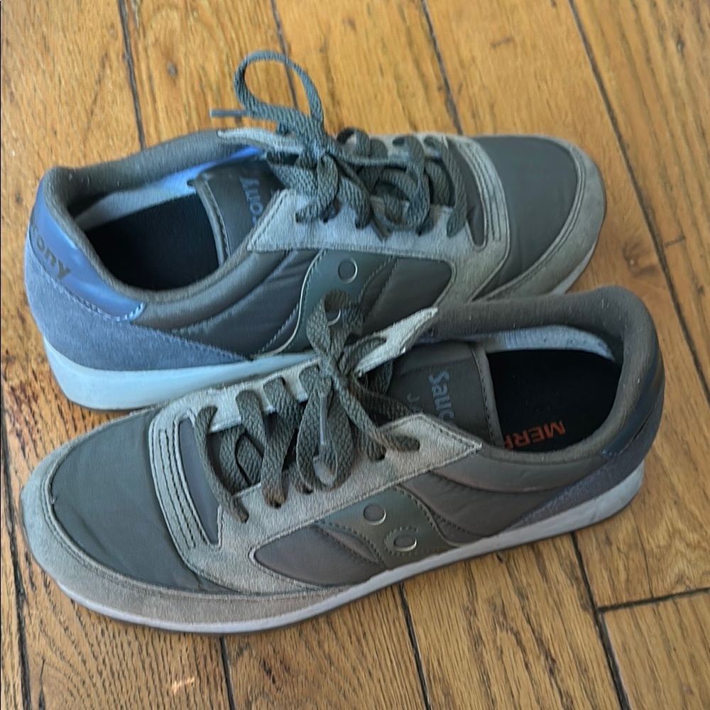 Saucony Gray Sneakers with Suede Mesh Upper